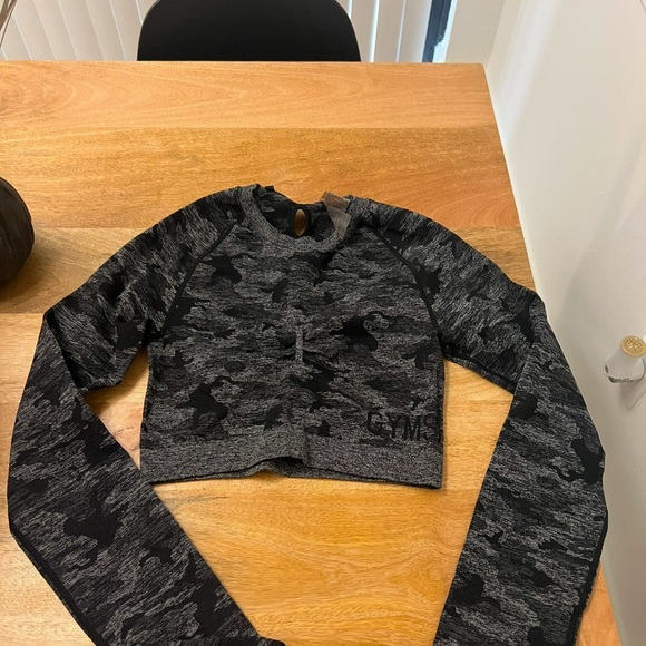 Gymshark black camo seamless crop top size medium - Picture 2 of 2